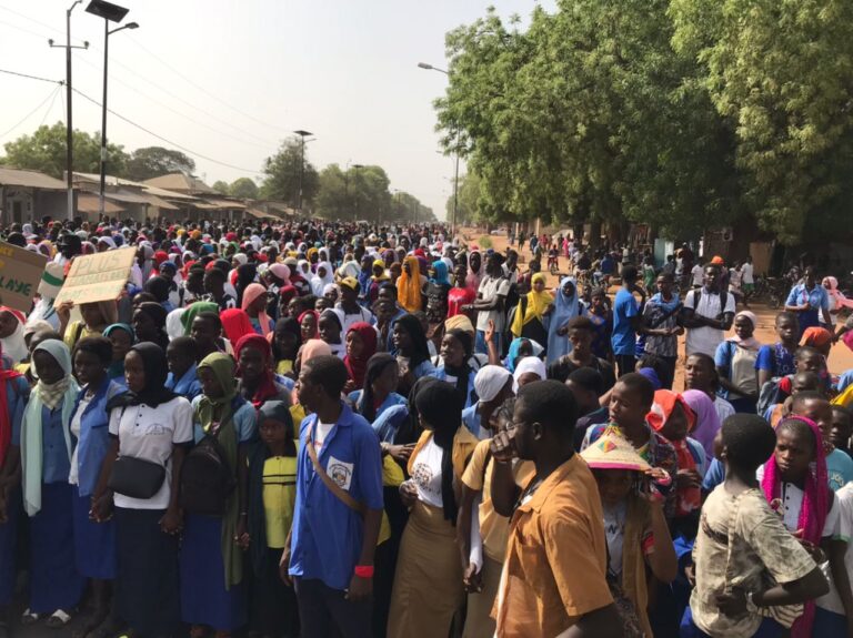 Bignona: marche pacifique du Forum Civil et du Mouvement Citoyen du Département de Bignona pour exiger l’arrêt définitif des tirs létaux contre les manifestants.