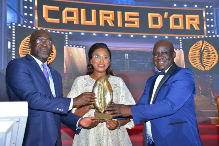 CAURIS D’OR 2023- Papa Mademba BITEYE DG de la Senelec Meilleur Manager Homme de l’année 2023