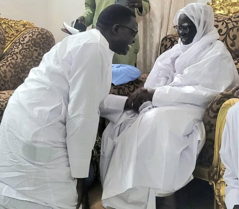 Ibrahima sall le président du MODEL reçu par son oncle Serigne Mountakha Mbackè khalif Général des Mourides