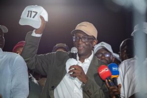 RENCONTRE AVEC LES JEUNES-LE PM AMADOU BA DRAINE UNE MAREE HUMAINE AUX PARCELLES ASSAINIES