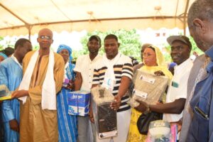 RENTRÉE SCOLAIRE 2023/2024 : Cheikh Ahmadou Bamba Diop distribue 55 KITS, 3 ordinateur fixe et des matériels d’informatique à l’école PA22 de parcelle assainie…