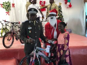 L’arbre de Noël édition 2023: le comité sociale de l’administration pénitentiaire offert 418 cadeaux aux enfants du personnel….